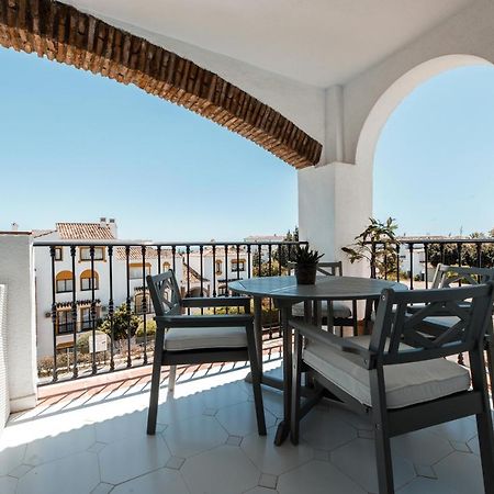 Spacious 2-Bedroom Apartment With Free Parking Sitio de Calahonda Bagian luar foto