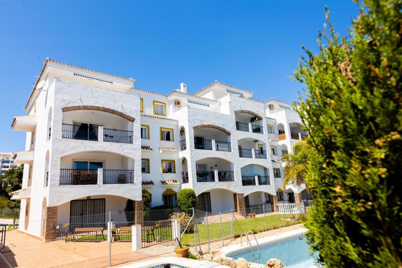 Spacious 2-Bedroom Apartment With Free Parking Sitio de Calahonda Bagian luar foto