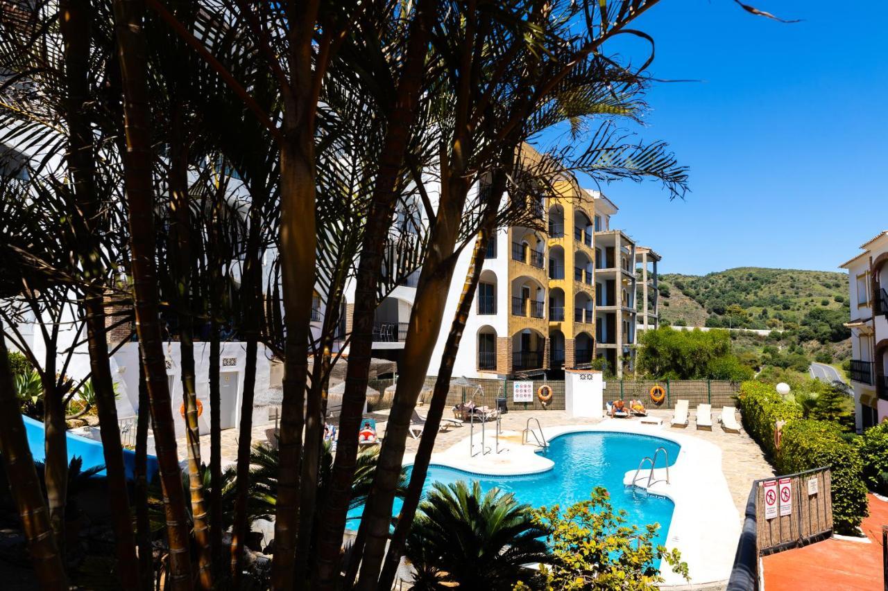 Spacious 2-Bedroom Apartment With Free Parking Sitio de Calahonda Bagian luar foto