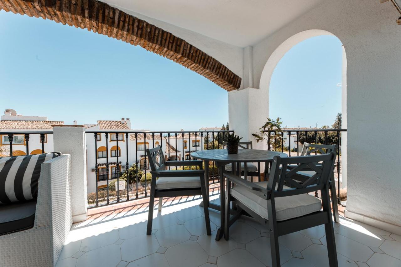 Spacious 2-Bedroom Apartment With Free Parking Sitio de Calahonda Bagian luar foto