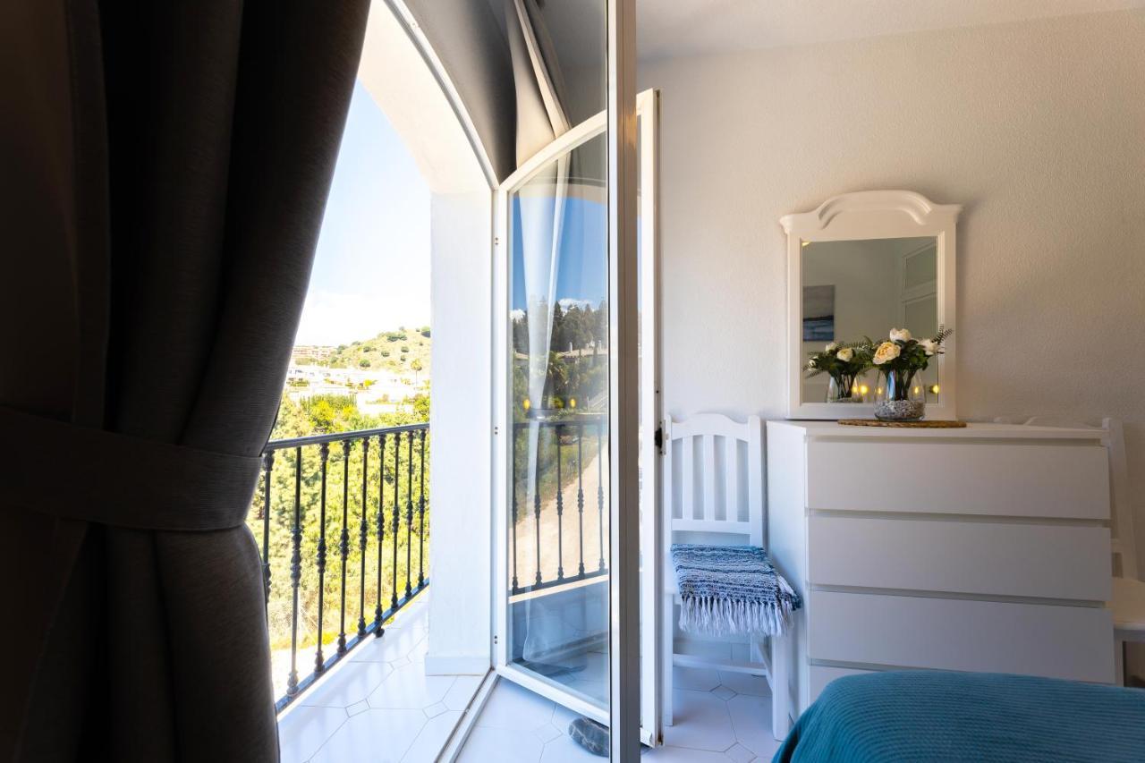 Spacious 2-Bedroom Apartment With Free Parking Sitio de Calahonda Bagian luar foto