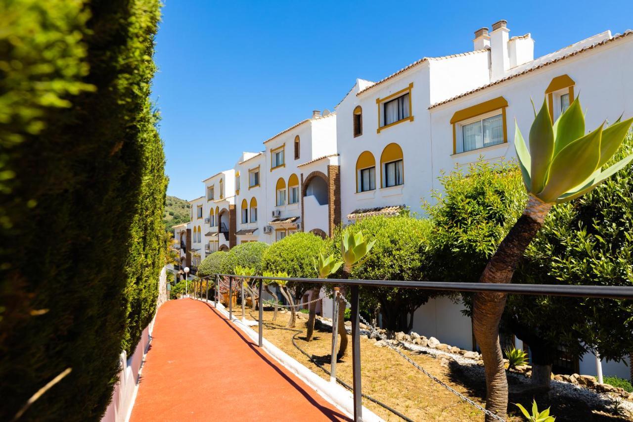 Spacious 2-Bedroom Apartment With Free Parking Sitio de Calahonda Bagian luar foto