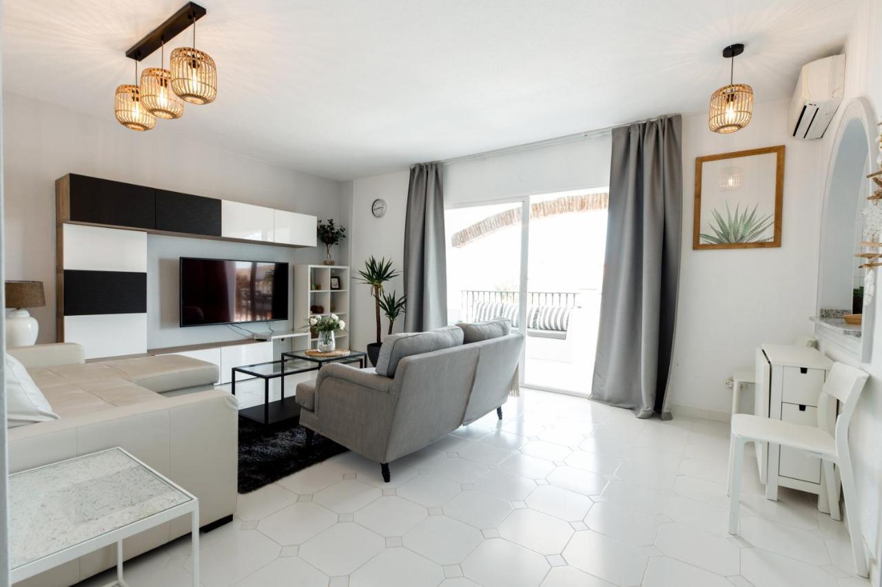 Spacious 2-Bedroom Apartment With Free Parking Sitio de Calahonda Bagian luar foto