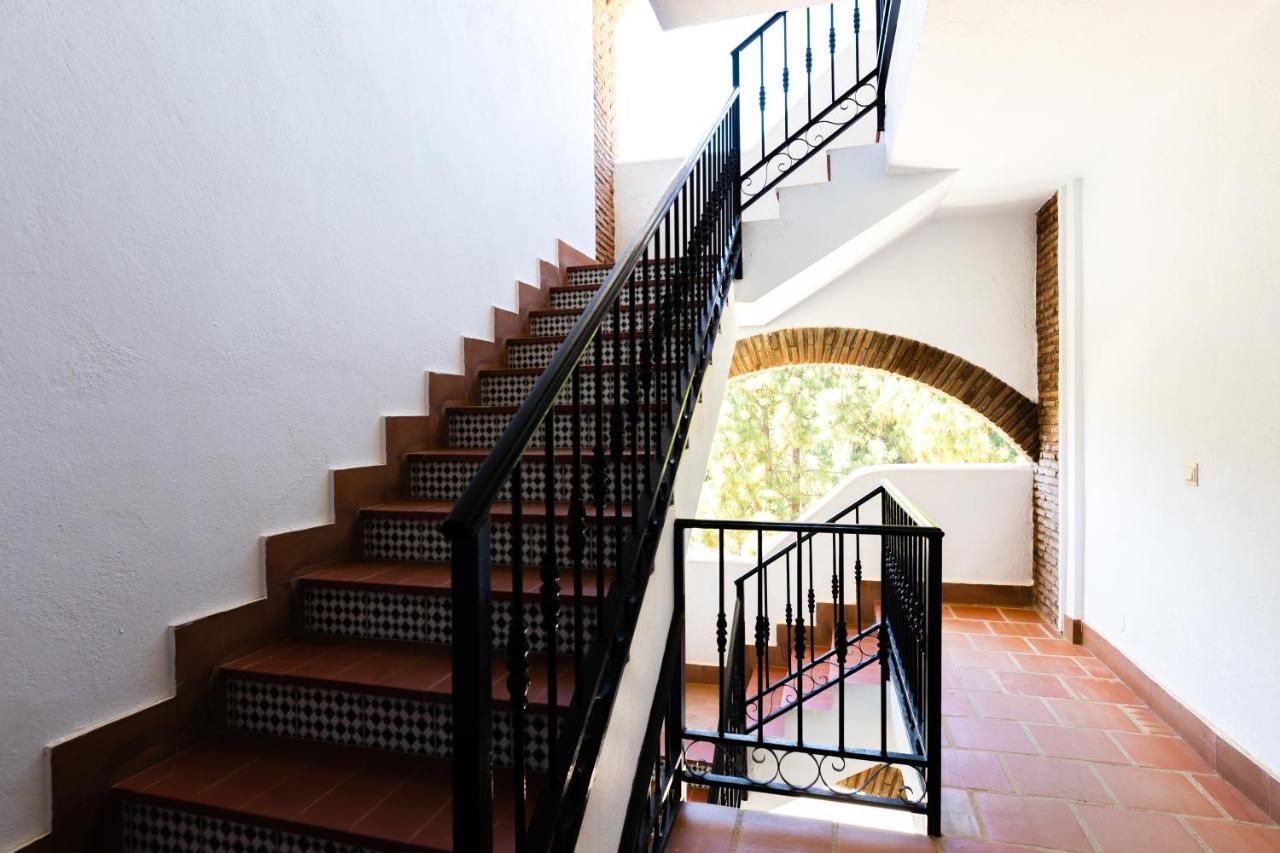 Spacious 2-Bedroom Apartment With Free Parking Sitio de Calahonda Bagian luar foto