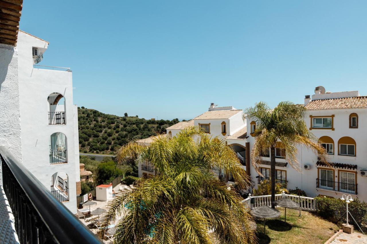 Spacious 2-Bedroom Apartment With Free Parking Sitio de Calahonda Bagian luar foto
